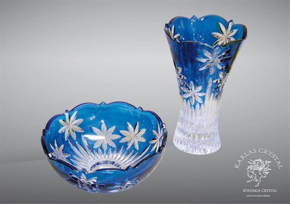 Blue crystal vase and bowl with white daisy patterns